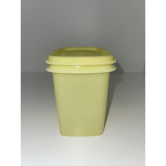 Vintage 4.5" Tall TUPPERWARE SPACE SAVER Storage Container Canister 1243-10 - Picture 5 of 9